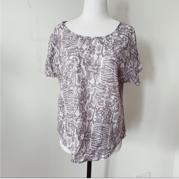 3/$35. Violet and Claire Size Medium Animal Print Breathable summer Blouse - Picture 1 of 3
